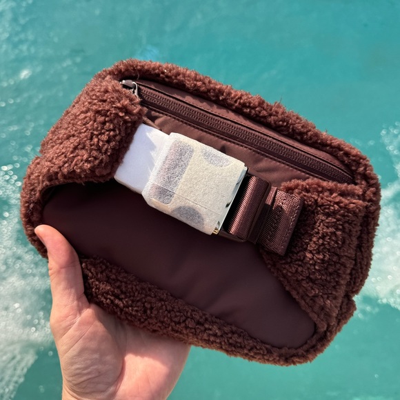 Lululemon 2L Brown Sherpa Everywhere Belt Bag in Earth Gold - Picture 3 of 11